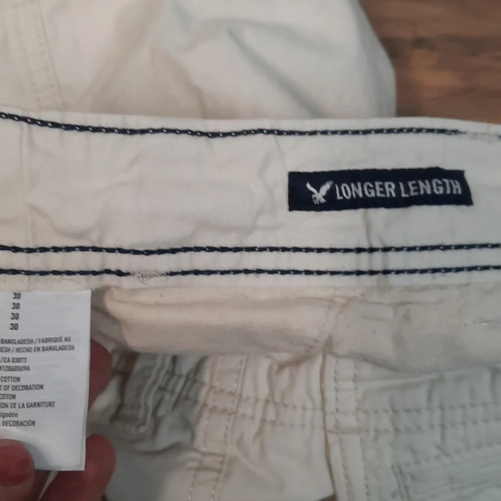 American Eagle Longer Length Flat Front Cream Khaki Shorts Size 30 - Picture 3 of 5